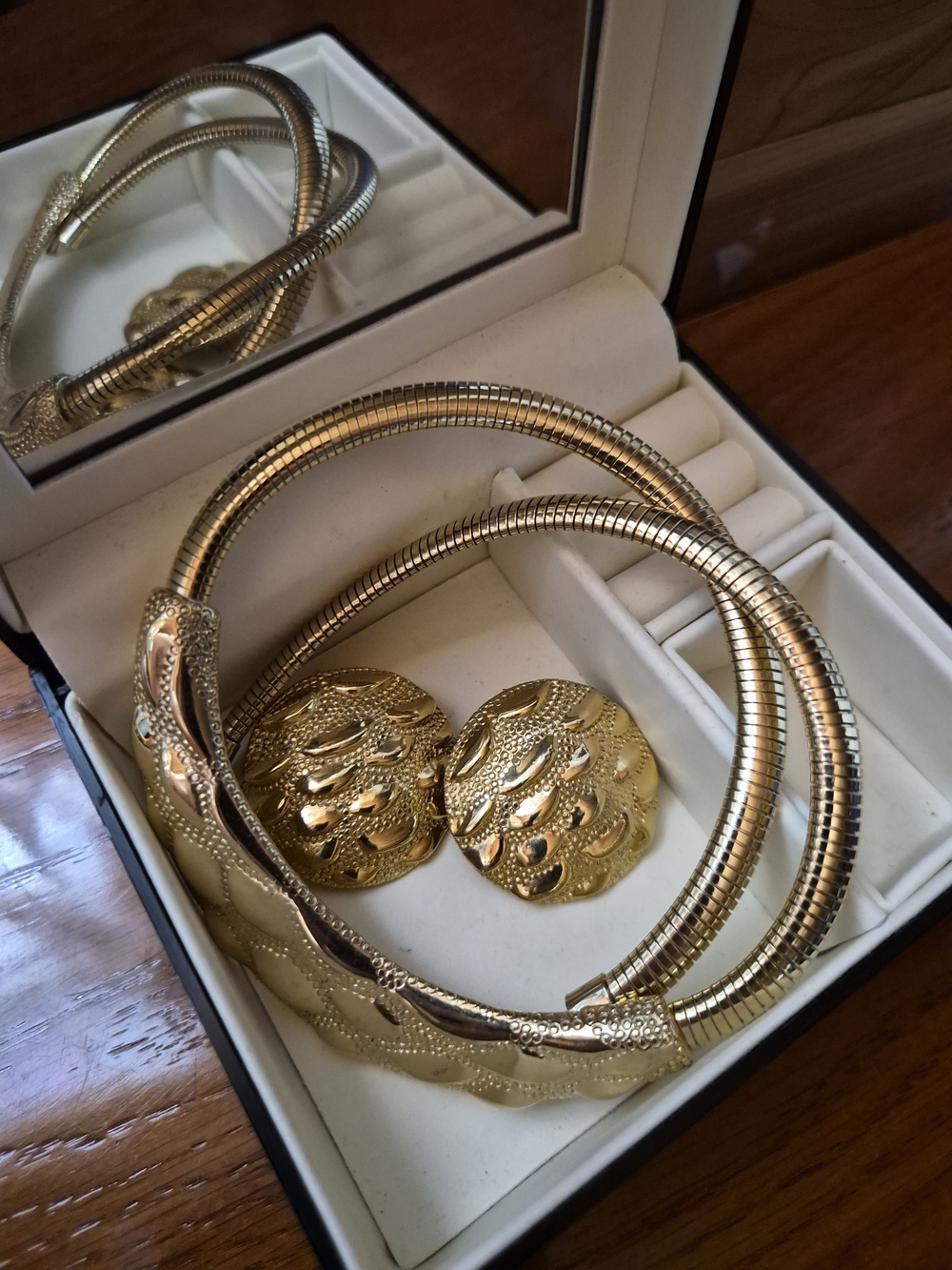 GORGEOUS!! Park Lane Gold Necklace and Earrings Set